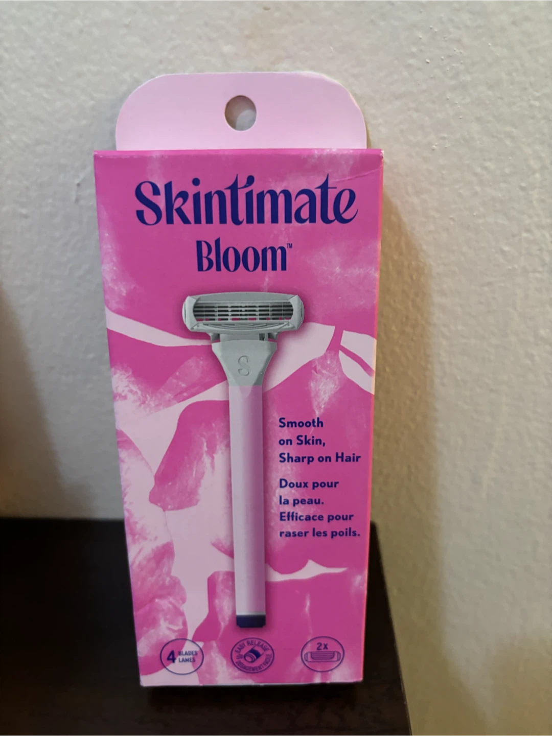NEW-Unopened Skintimate Bloom Razor