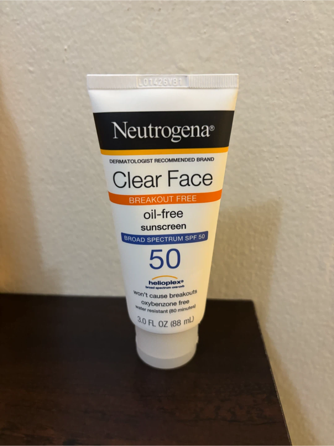 NEW-CLEARANCE Neutrogena Clear Face Oil-Free Sunscreen SPF 50