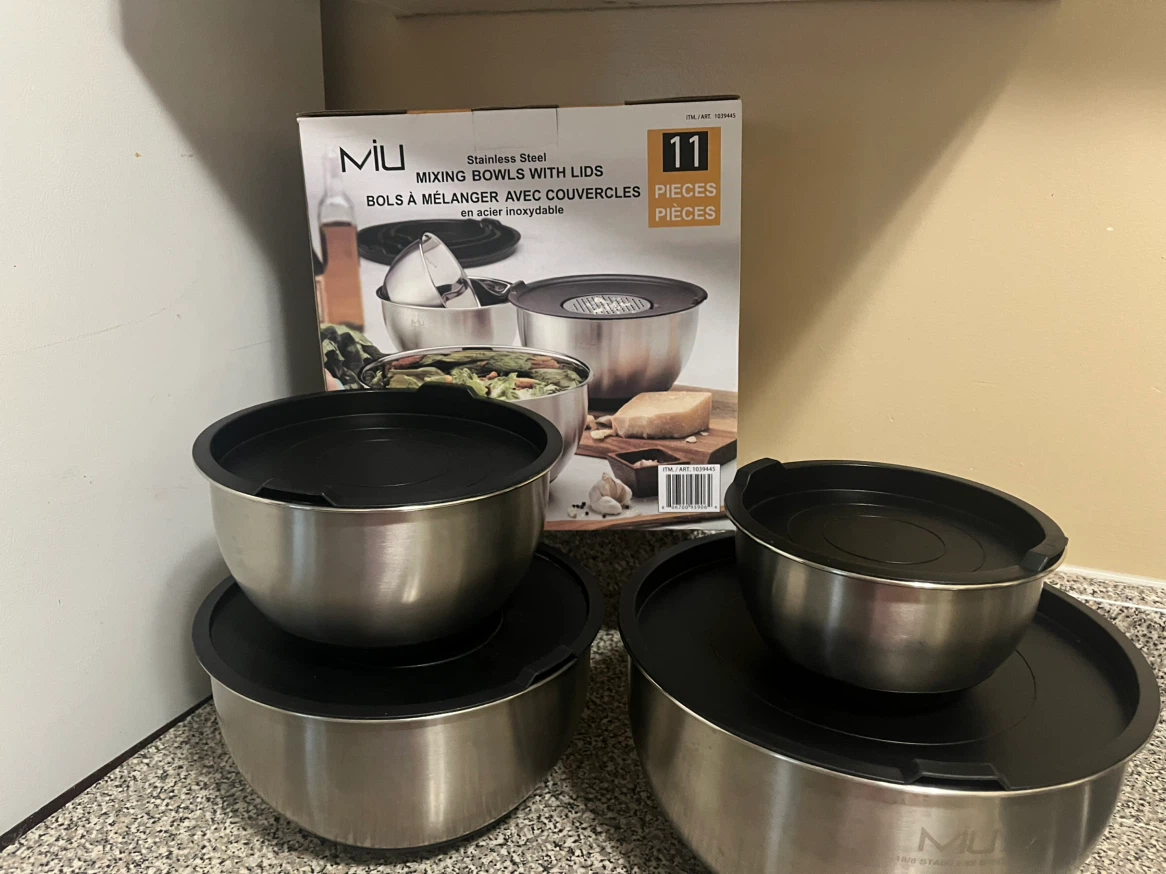 Stainless steel mixing bowls set