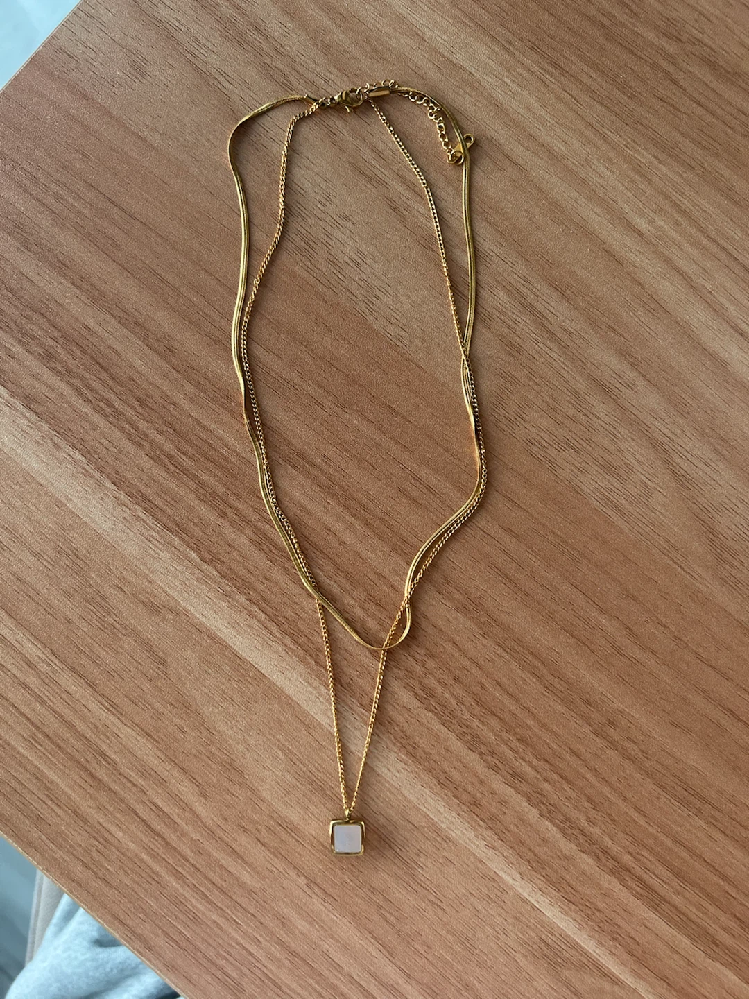 Double layer style necklace