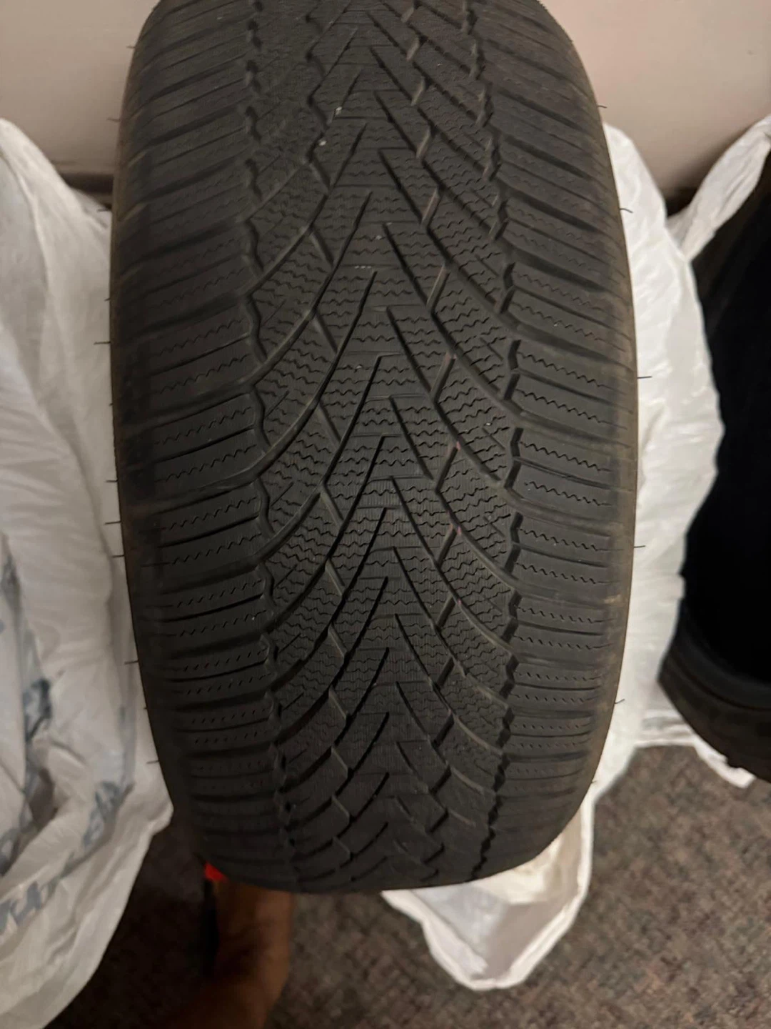 Set of 4 Winter Tires 225/40R19 93V XL