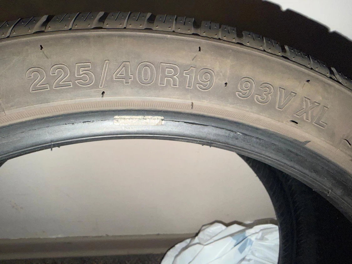 Set of 4 Winter Tires 225/40R19 93V XL - photo 2