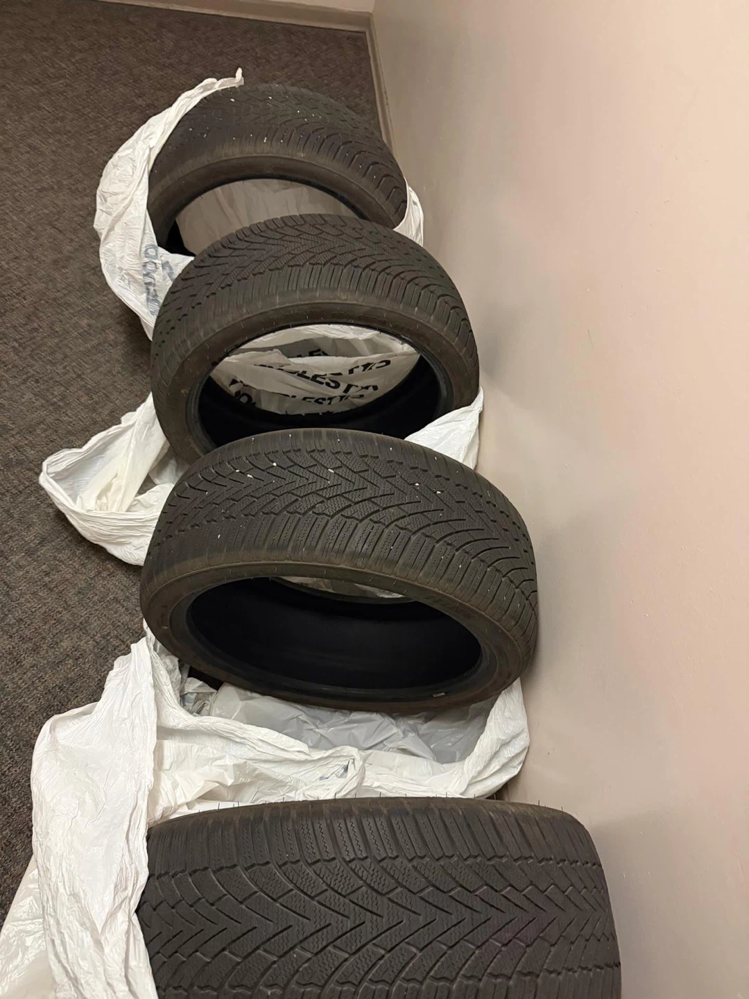 Set of 4 Winter Tires 225/40R19 93V XL - photo 3