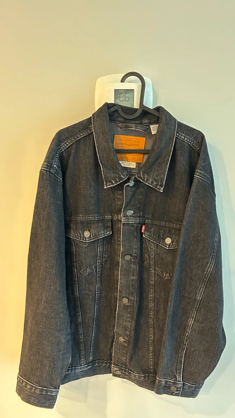 Levi’s Black Denim Jacket – Size XL