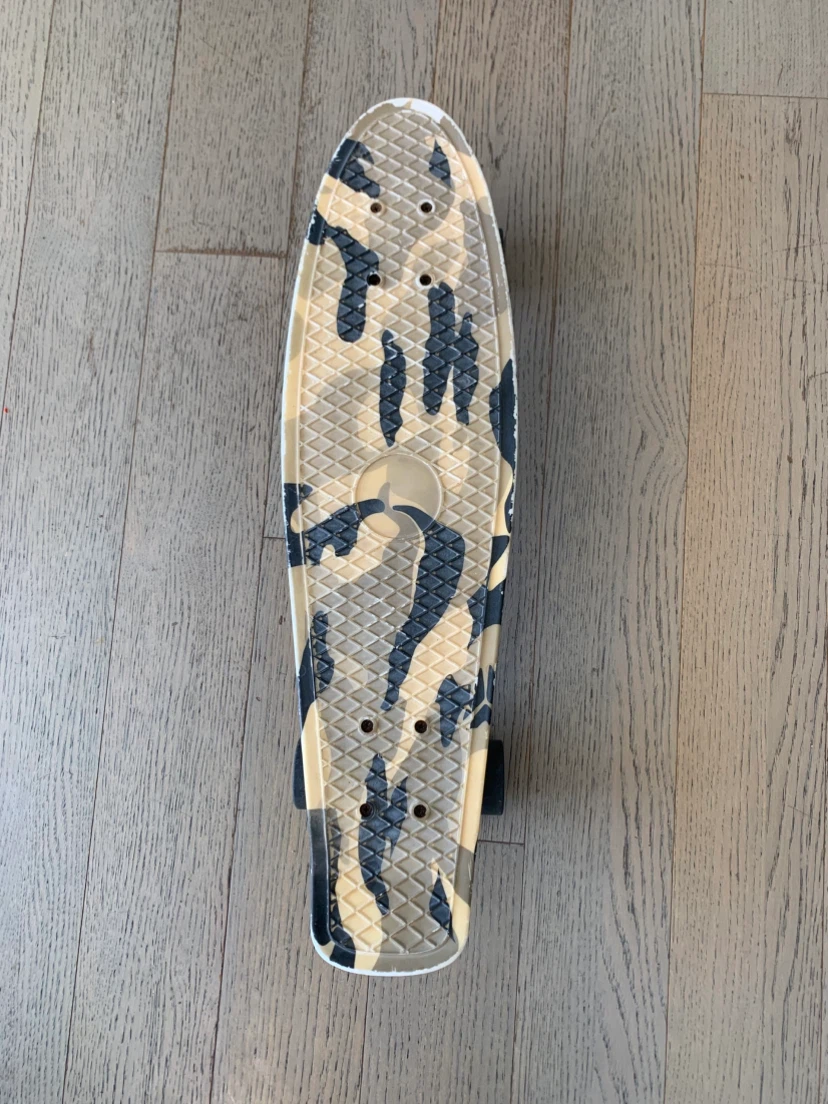 Camo skateboard 22”