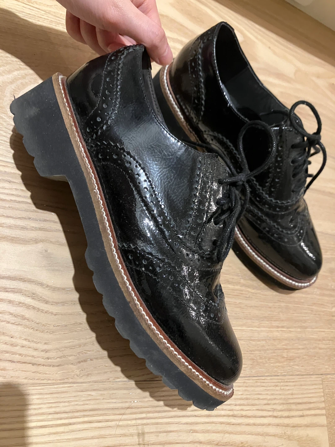 Belle women's black patent brogues - photo 3