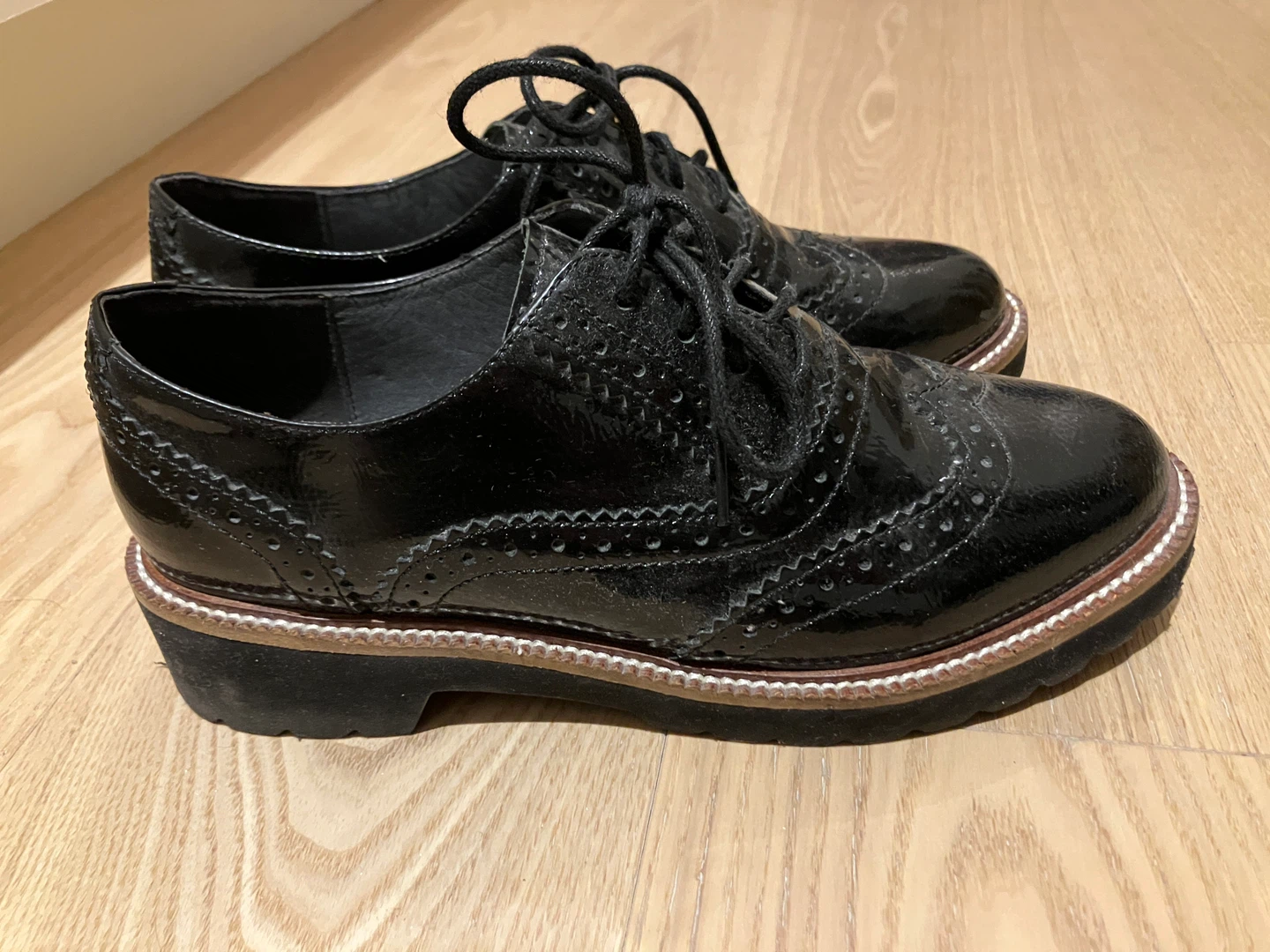 Belle women's black patent brogues - photo 4