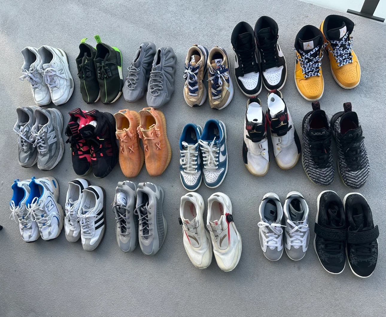 Moving Sneakers Sale Nike Adidas New Balance Anta