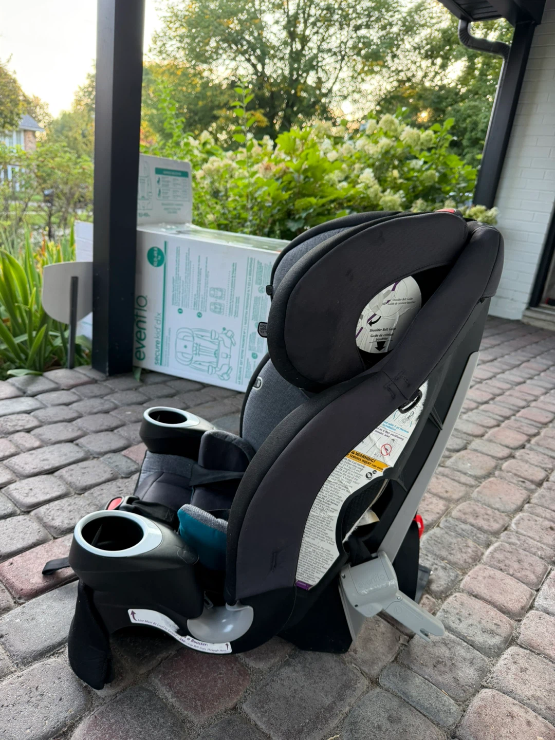 Evenflo SecureKid DLX 2-in-1 Harness Booster Car Seat + Box - photo 4