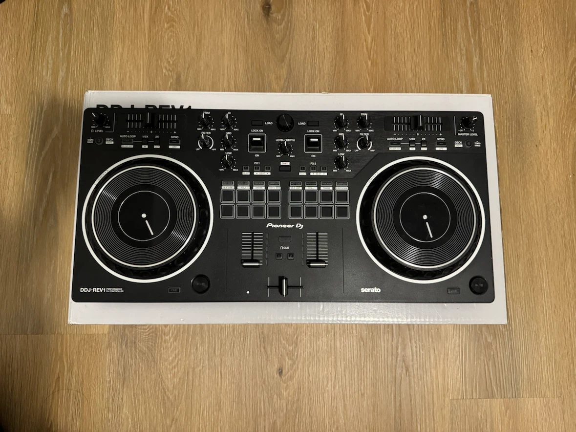 Pioneer DDJ-REV1 DJ Controller