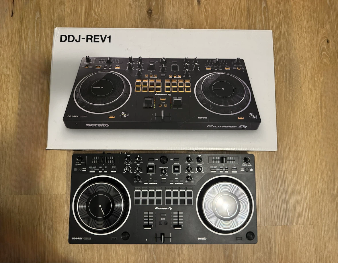 Pioneer DDJ-REV1 DJ Controller - photo 2