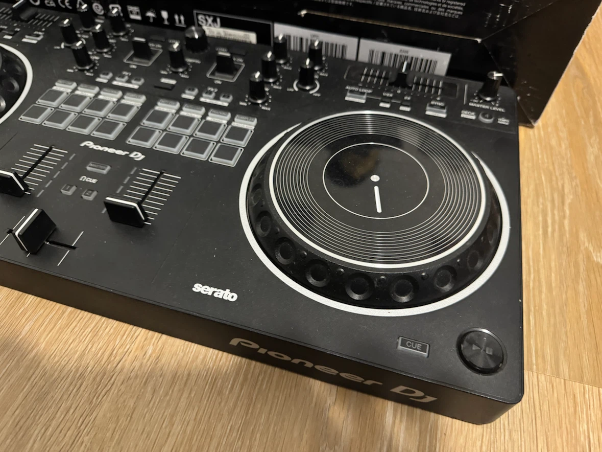 Pioneer DDJ-REV1 DJ Controller - photo 4