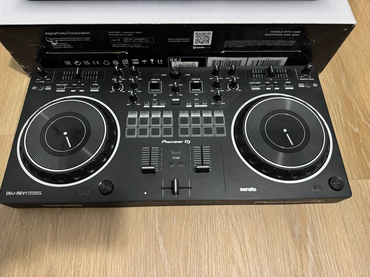Pioneer DDJ-REV1 DJ Controller - photo 5