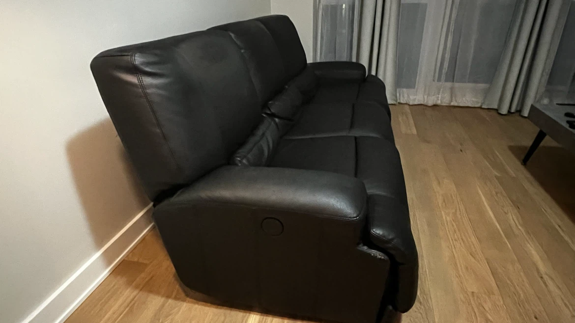Sale: super comfortable used three seater leather recliner - photo 2