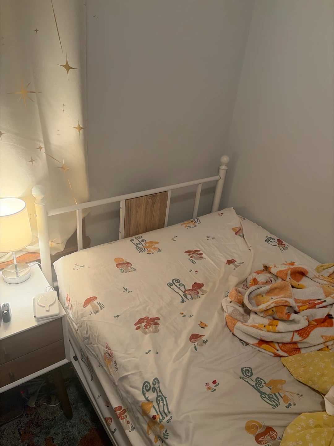 Metal and Wood Frame Platform Bed Twin - photo 2