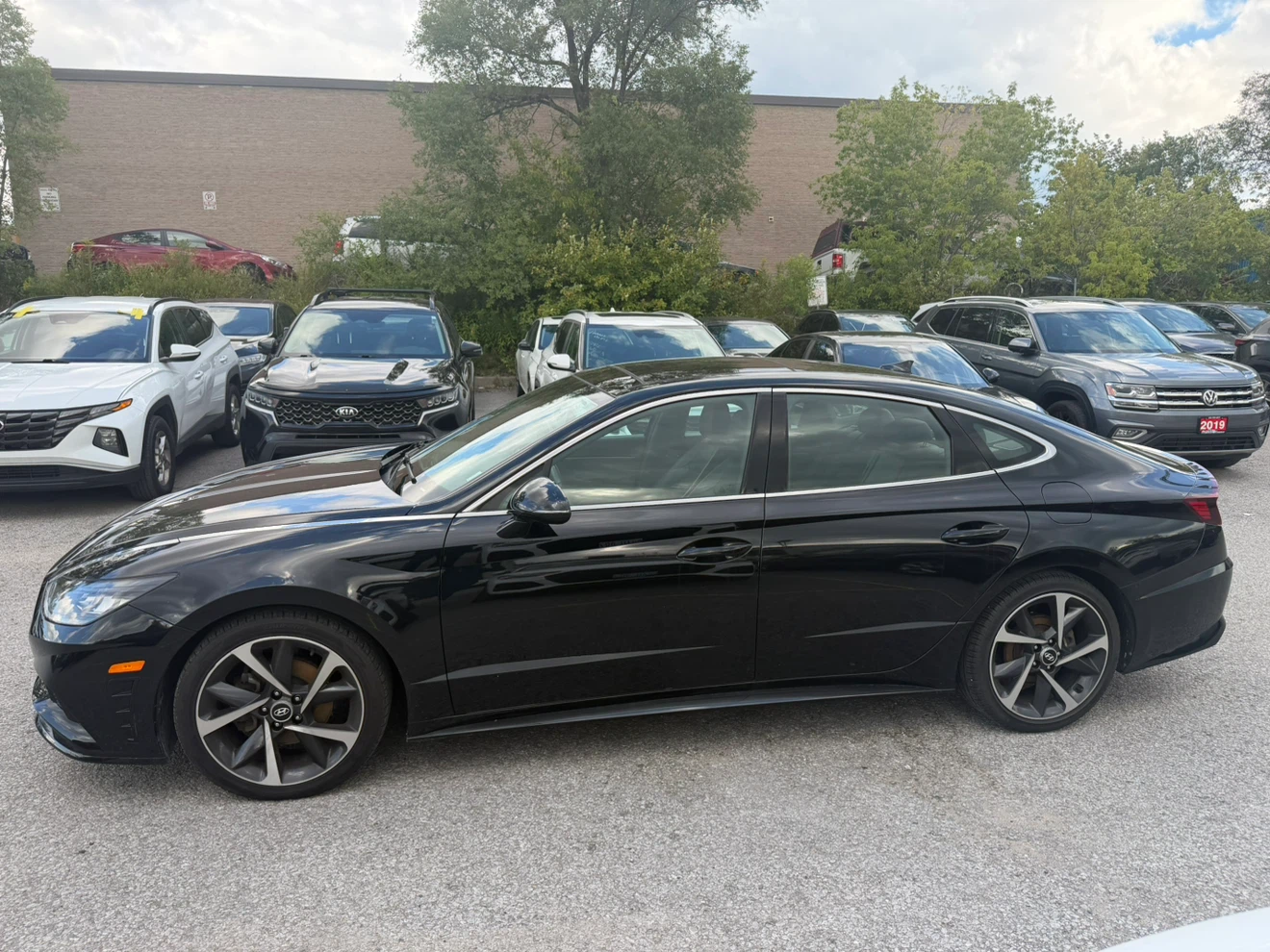 Black Hyundai Sonata
