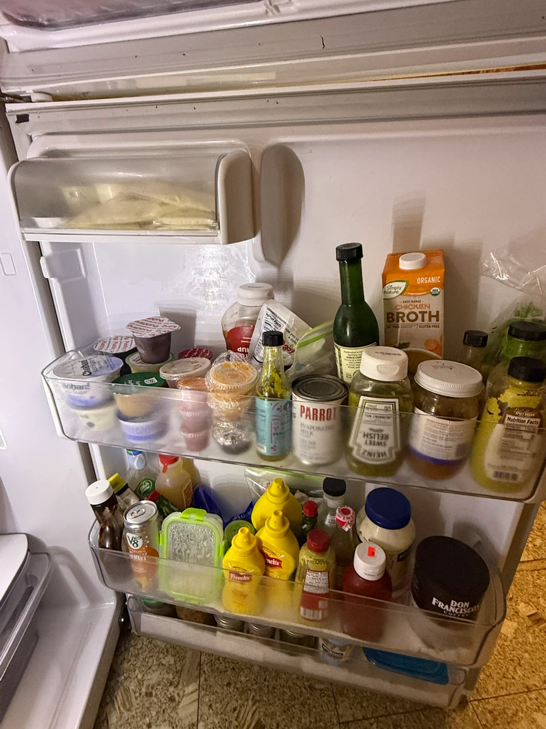 33cb inch Refigeeator/ Freezer with built in Ice Maker - photo 5
