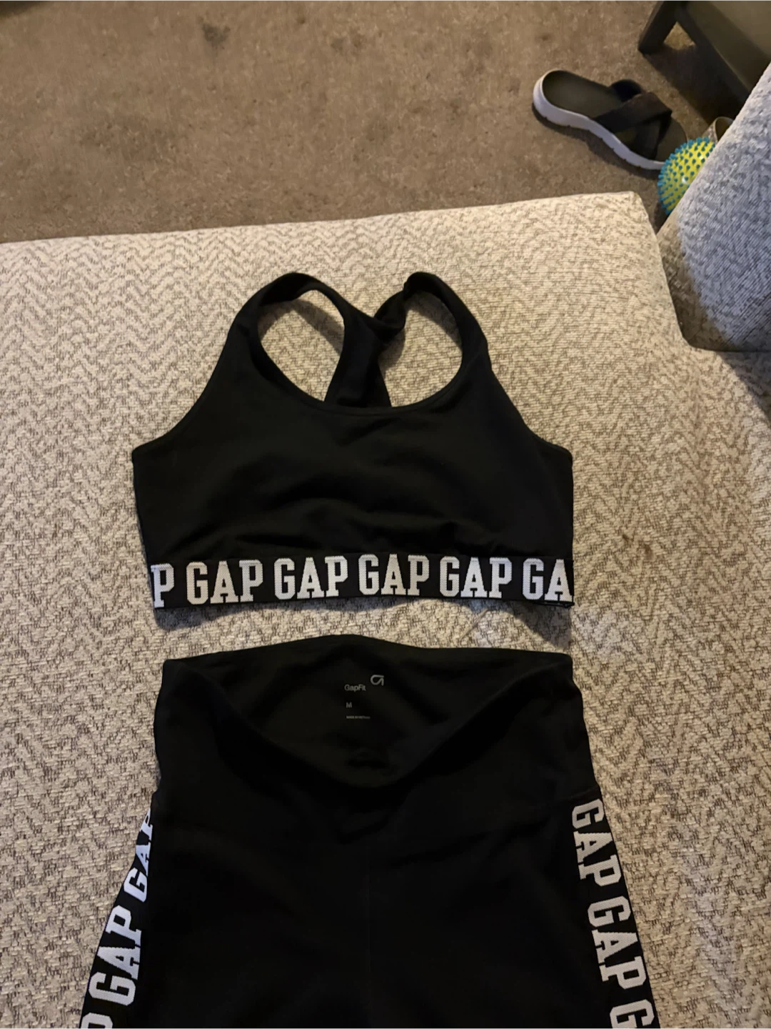 GAPFit Black Sports Bra & Leggings Set - Size M