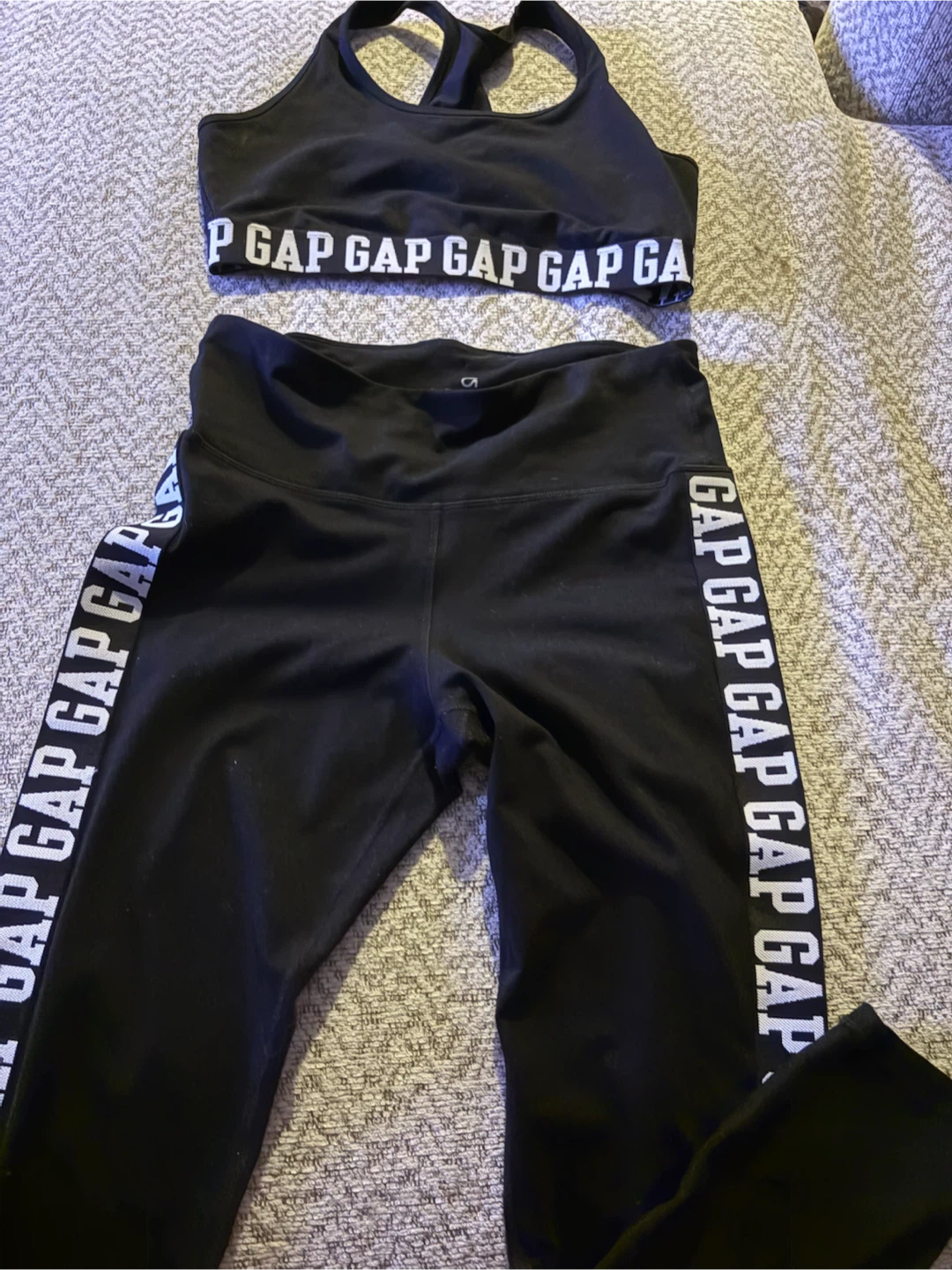 GAPFit Black Sports Bra & Leggings Set - Size M - photo 2