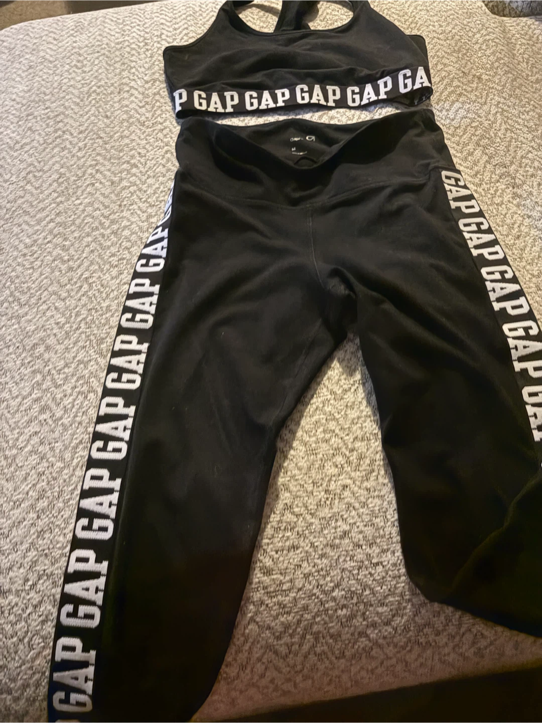GAPFit Black Sports Bra & Leggings Set - Size M - photo 3
