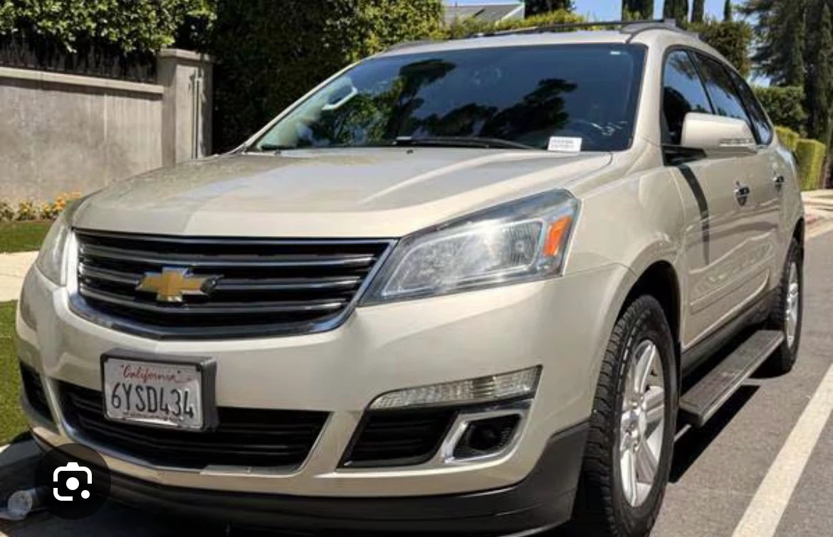 Light Gold Chevy Traverse 2013