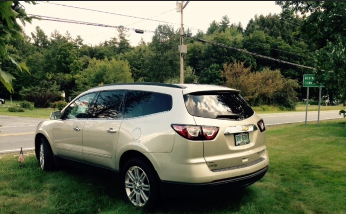 Light Gold Chevy Traverse 2013 - photo 2