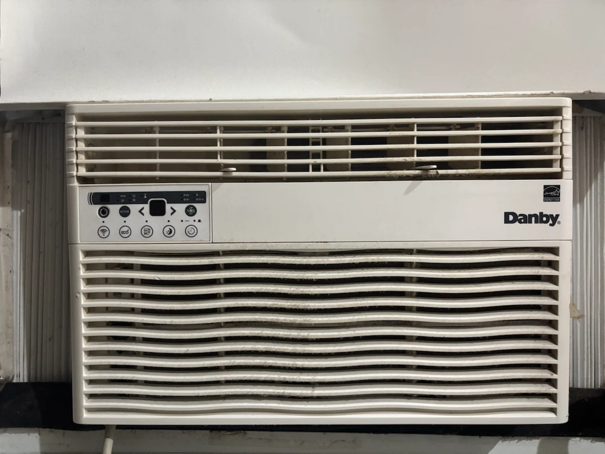Moving sale: Two Window Air Conditioners! - photo 2