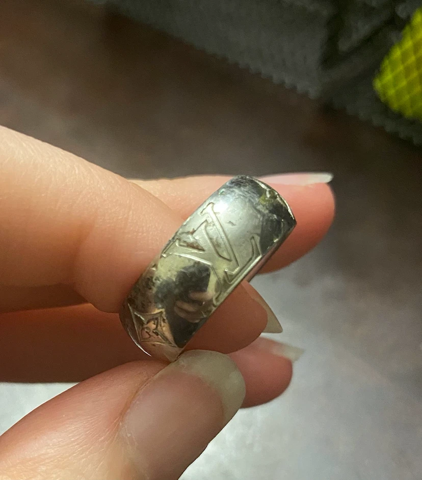 Louis Vuitton Ring M