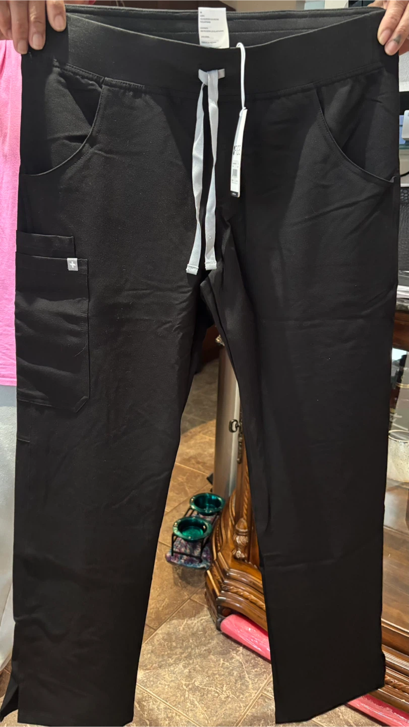 BRAND NEW - 2 Figs Women’s Scrub Pants Size M