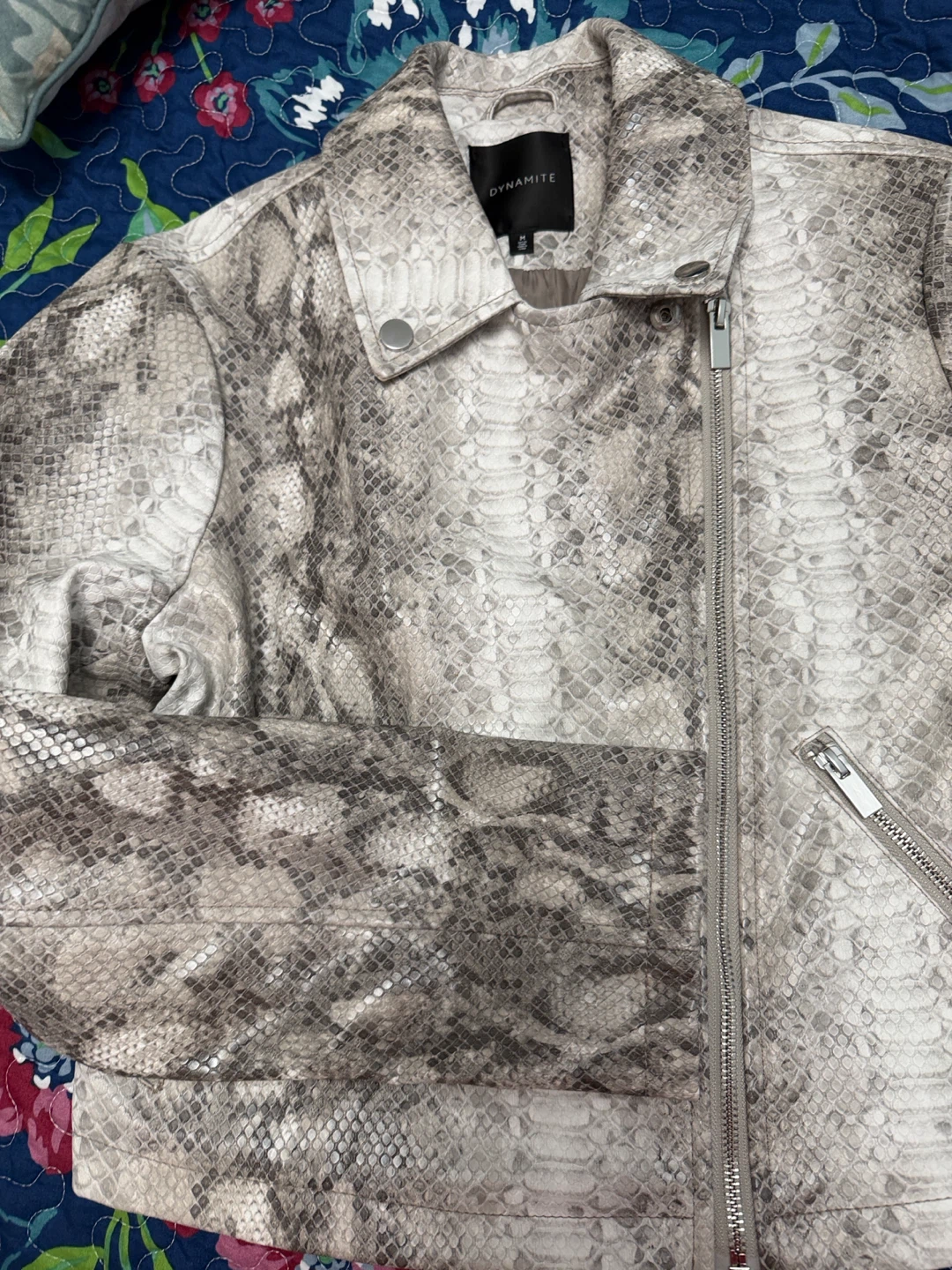 DYNAMITE Snakeskin Print Faux Leather Moto Jacket Size M - photo 3