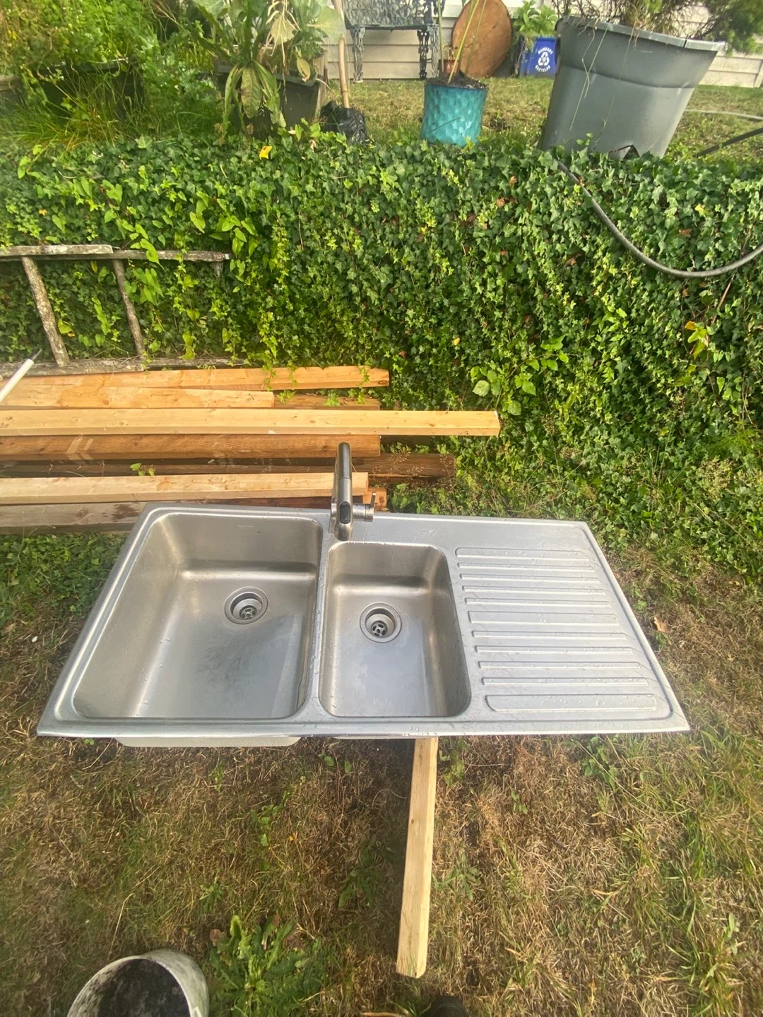 Double Sink with Faucet