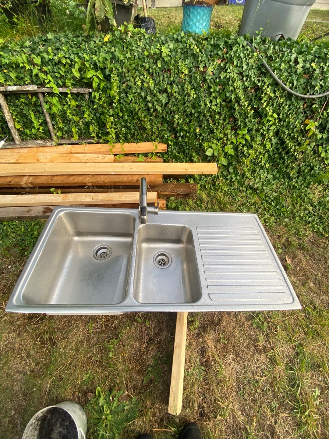 Double Sink with Faucet - photo 4