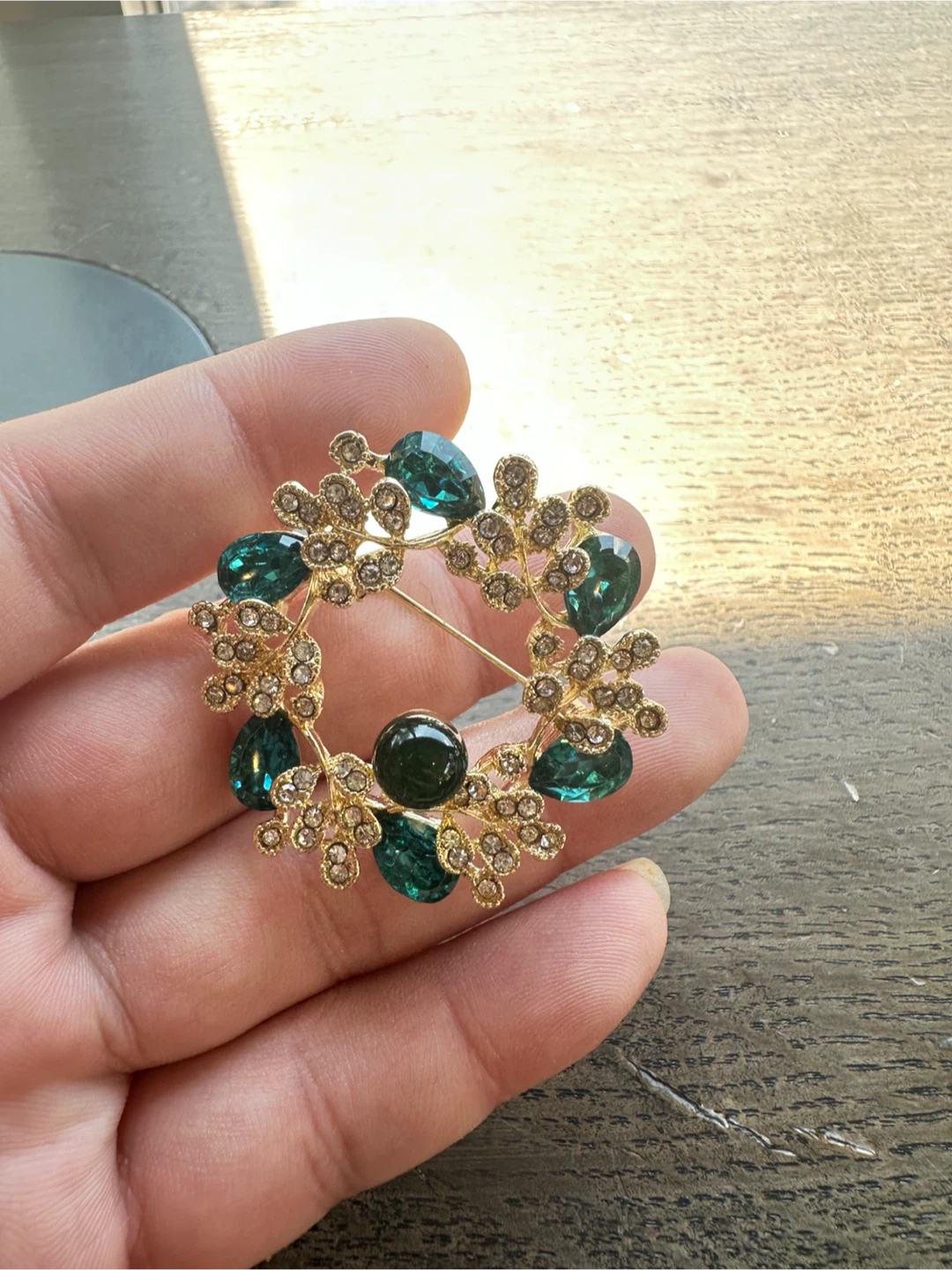 Floral wreath black pearl brooch