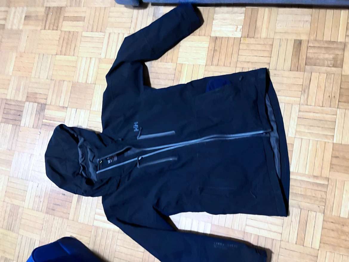 Mens Helly Hansen small Regular Fit winter Jacket