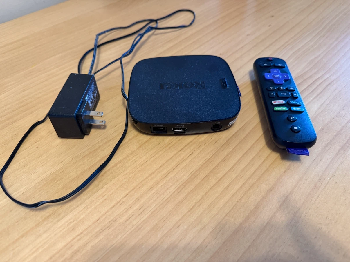 Roku Ultra 4660X2 - 4K Streaming Player - photo 2
