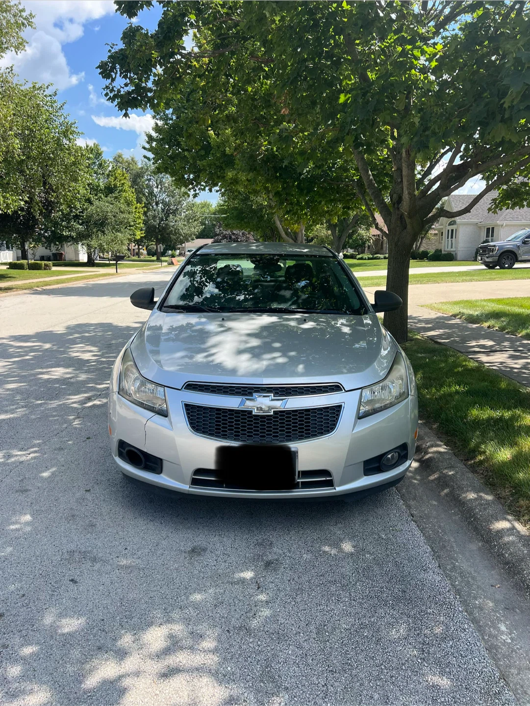 Silver Chevrolet Cruze Sedan