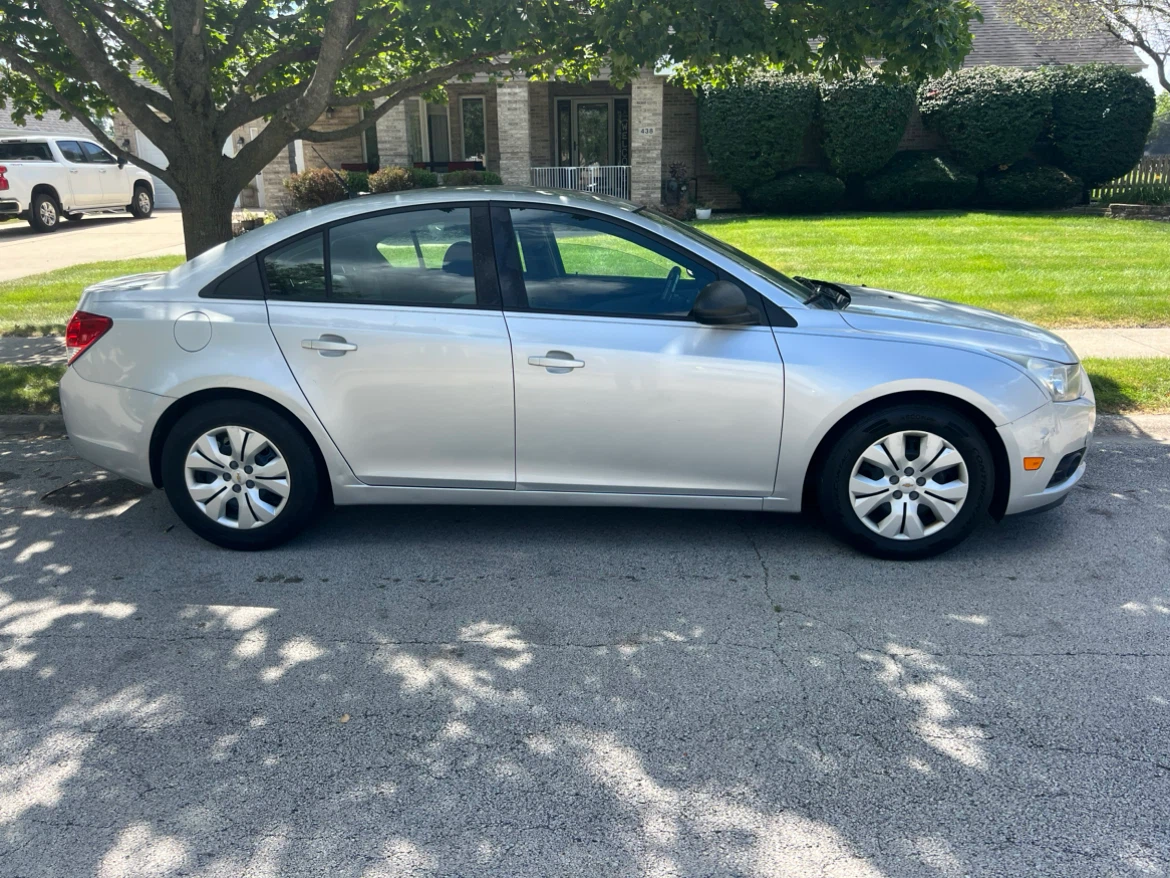 Silver Chevrolet Cruze Sedan - photo 2