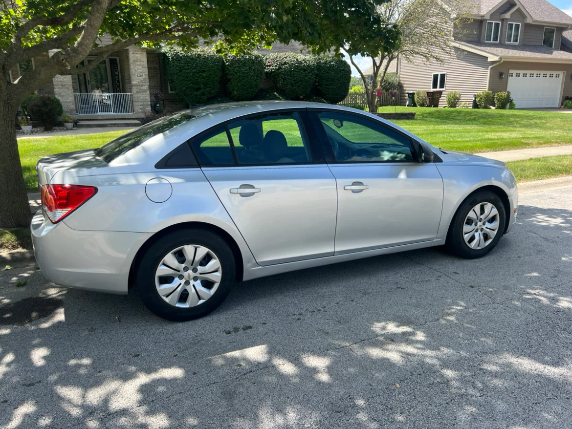 Silver Chevrolet Cruze Sedan - photo 3