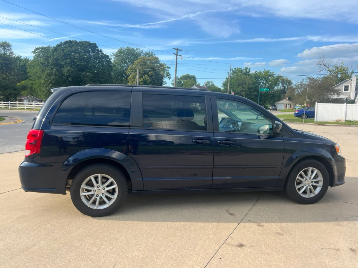 Dodge Grand Caravan SXT Minivan - photo 5