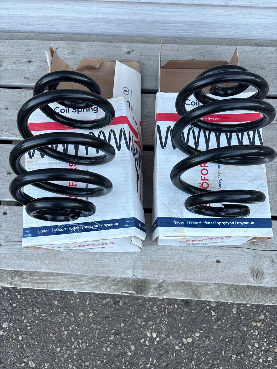 Lesjöfors (Swedish Steel) BMW E46 Rear Coil Springs (#4208434) - photo 2