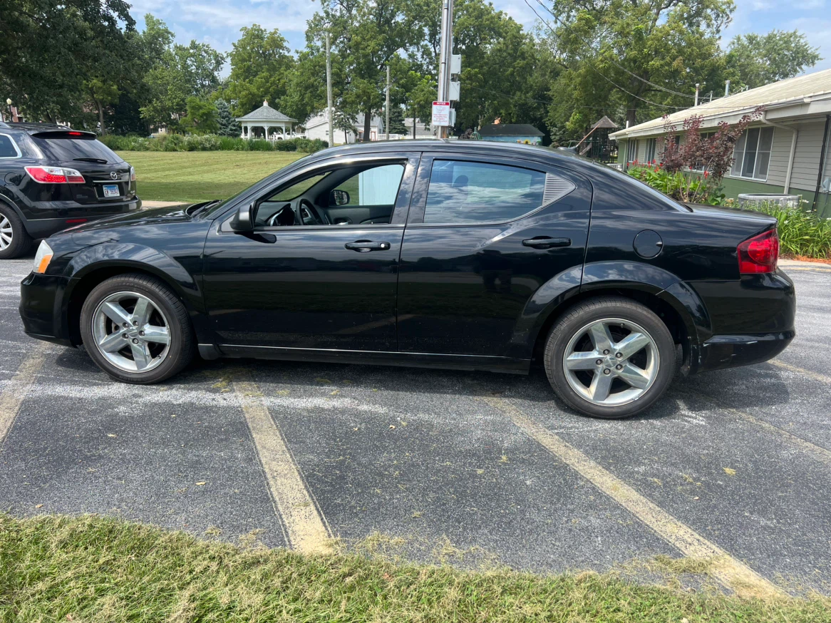 2013 Black Dodge Avenger Sedan - photo 3