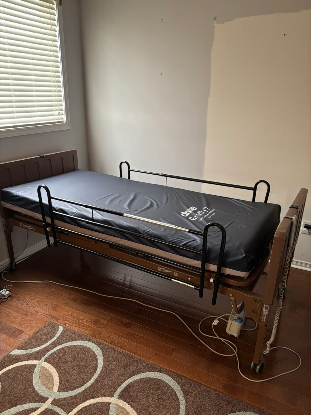 Delivery!- Hospital Bed and Medical Mattress for Elderly/Sick - photo 2