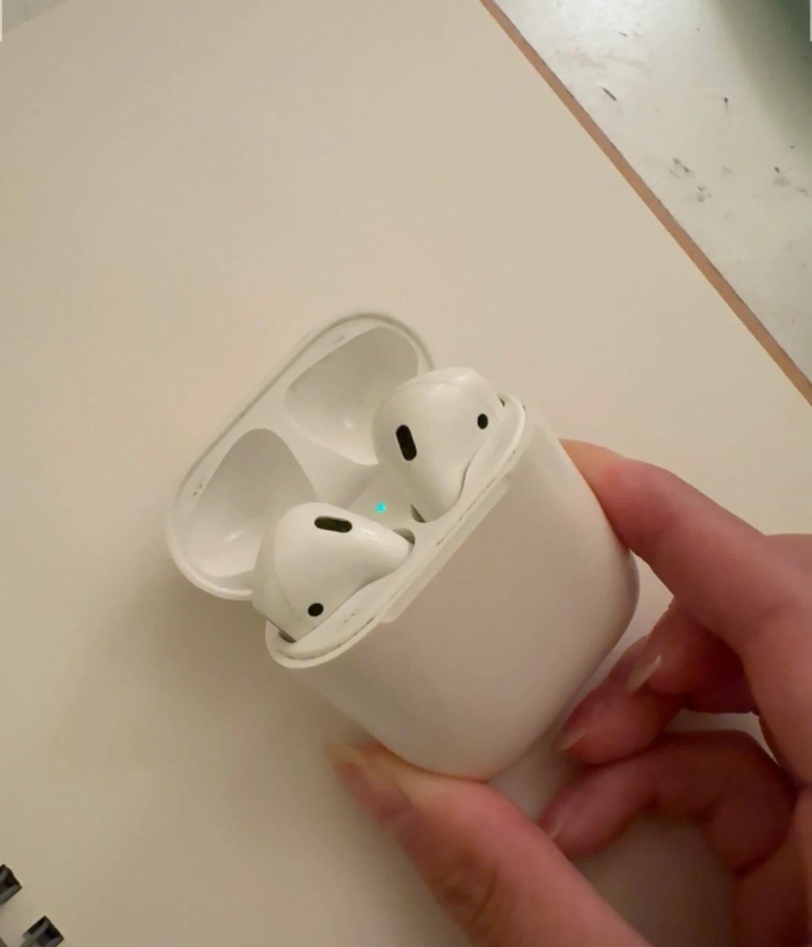 Apple AirPods with Charging Case - photo 3
