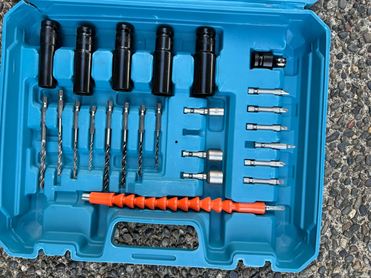 Yunxi Cordless Drill Set with 2 Batteries and Charger - photo 3