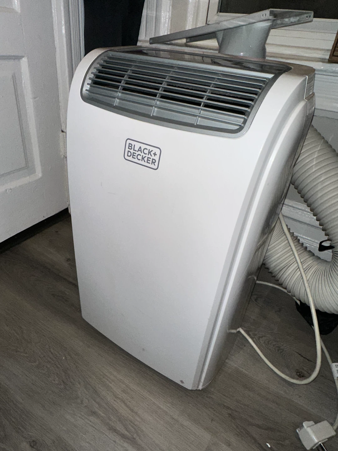 BLACK+DECKER Portable AC w/ Window Kit + Hose