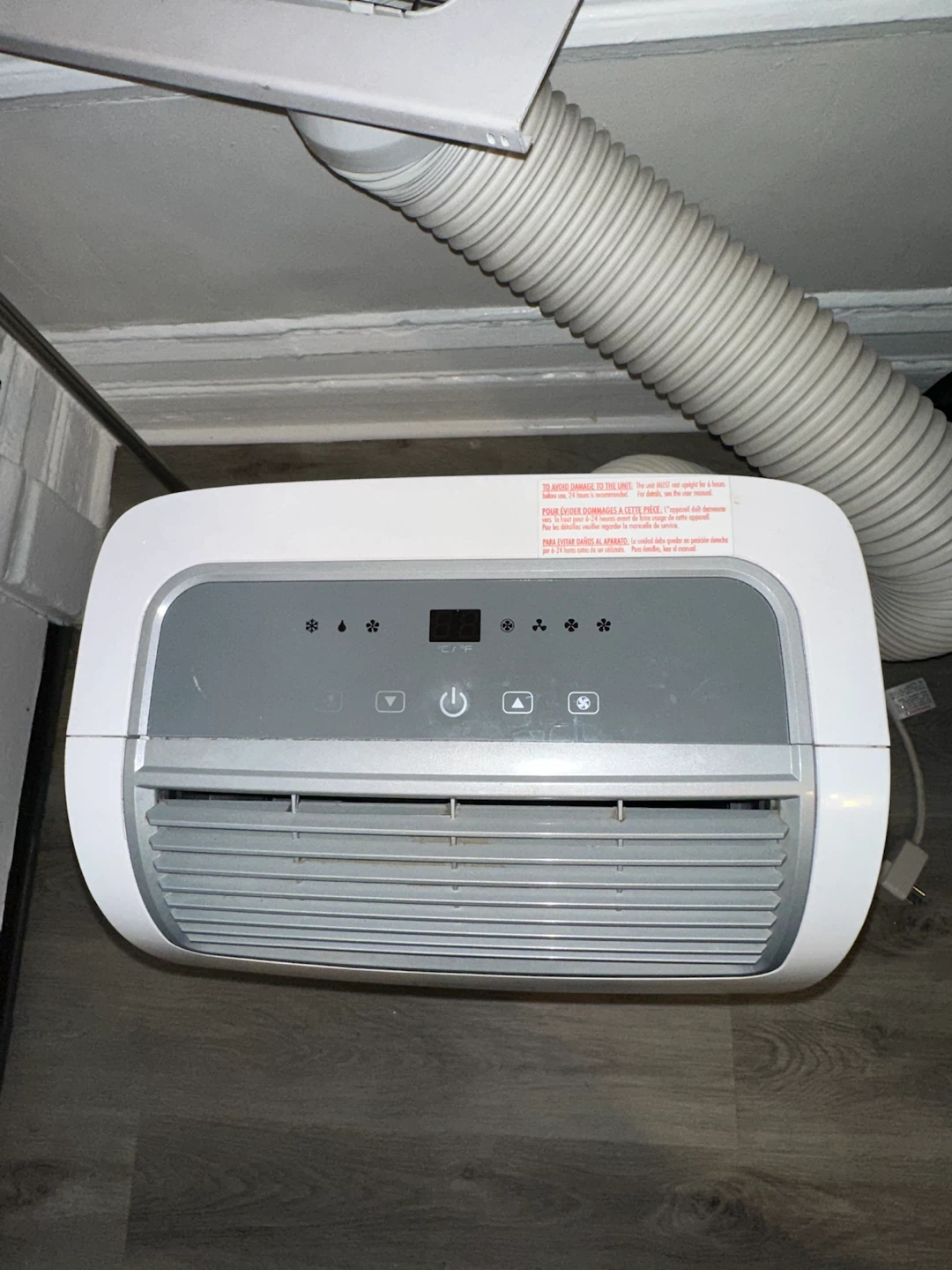 BLACK+DECKER Portable AC w/ Window Kit + Hose - photo 3