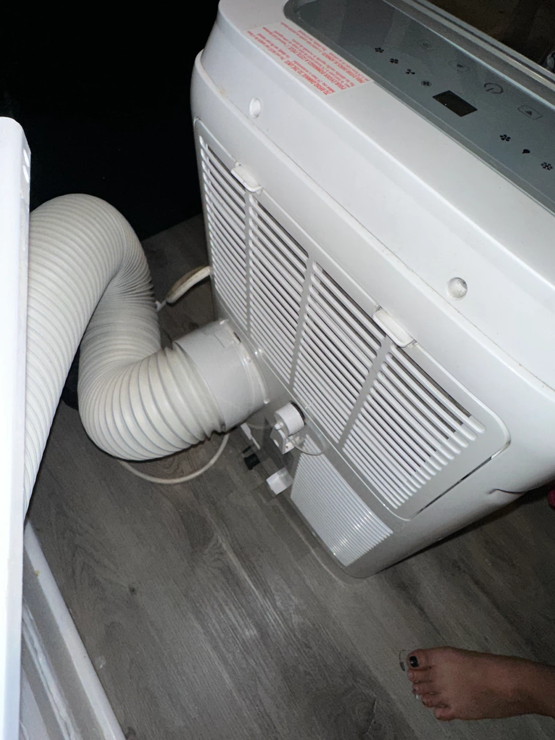 BLACK+DECKER Portable AC w/ Window Kit + Hose - photo 4