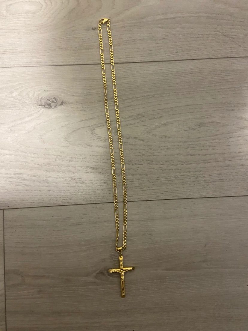 18 karat gold chain with cross pendant