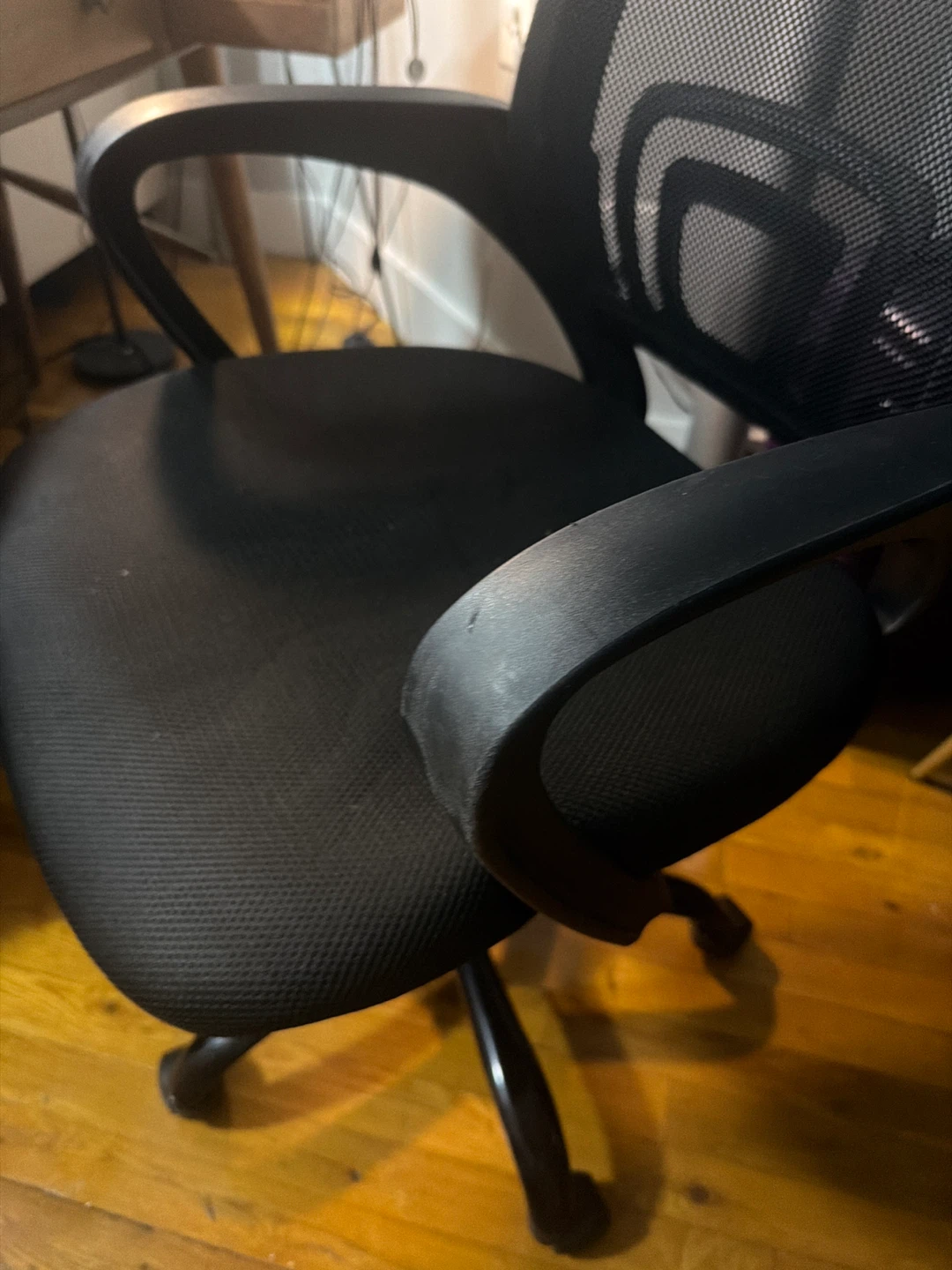 Black Mesh Office Chair - photo 2