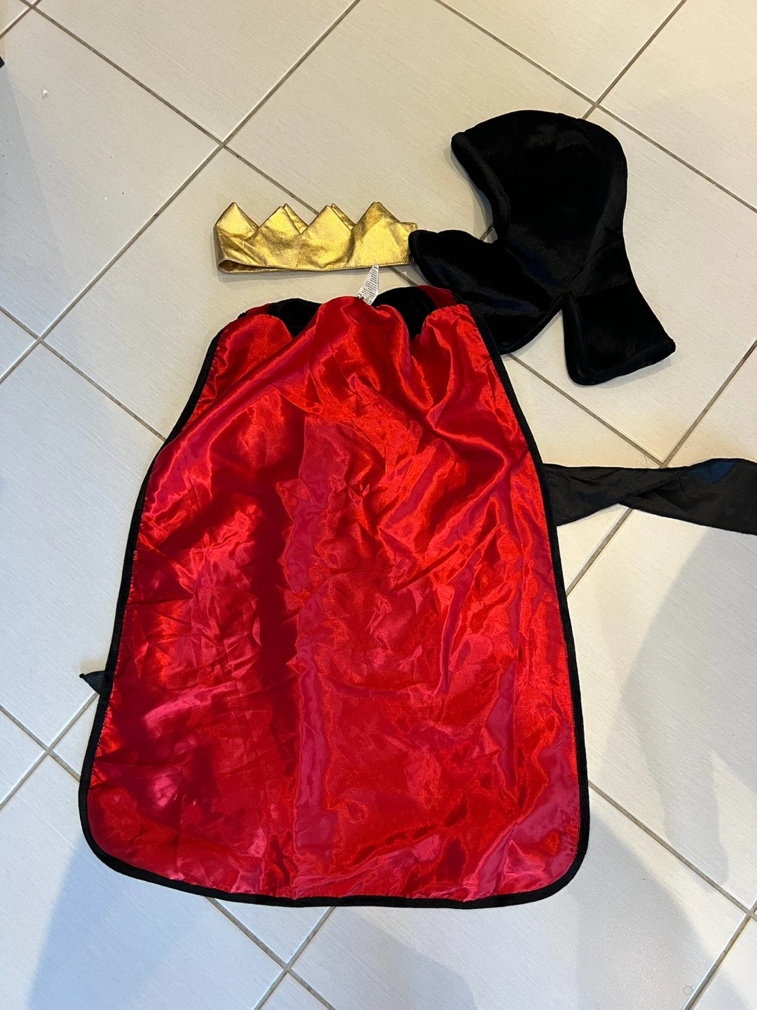 Kids Knight Reversible Costume with Crown and Hood - photo 3